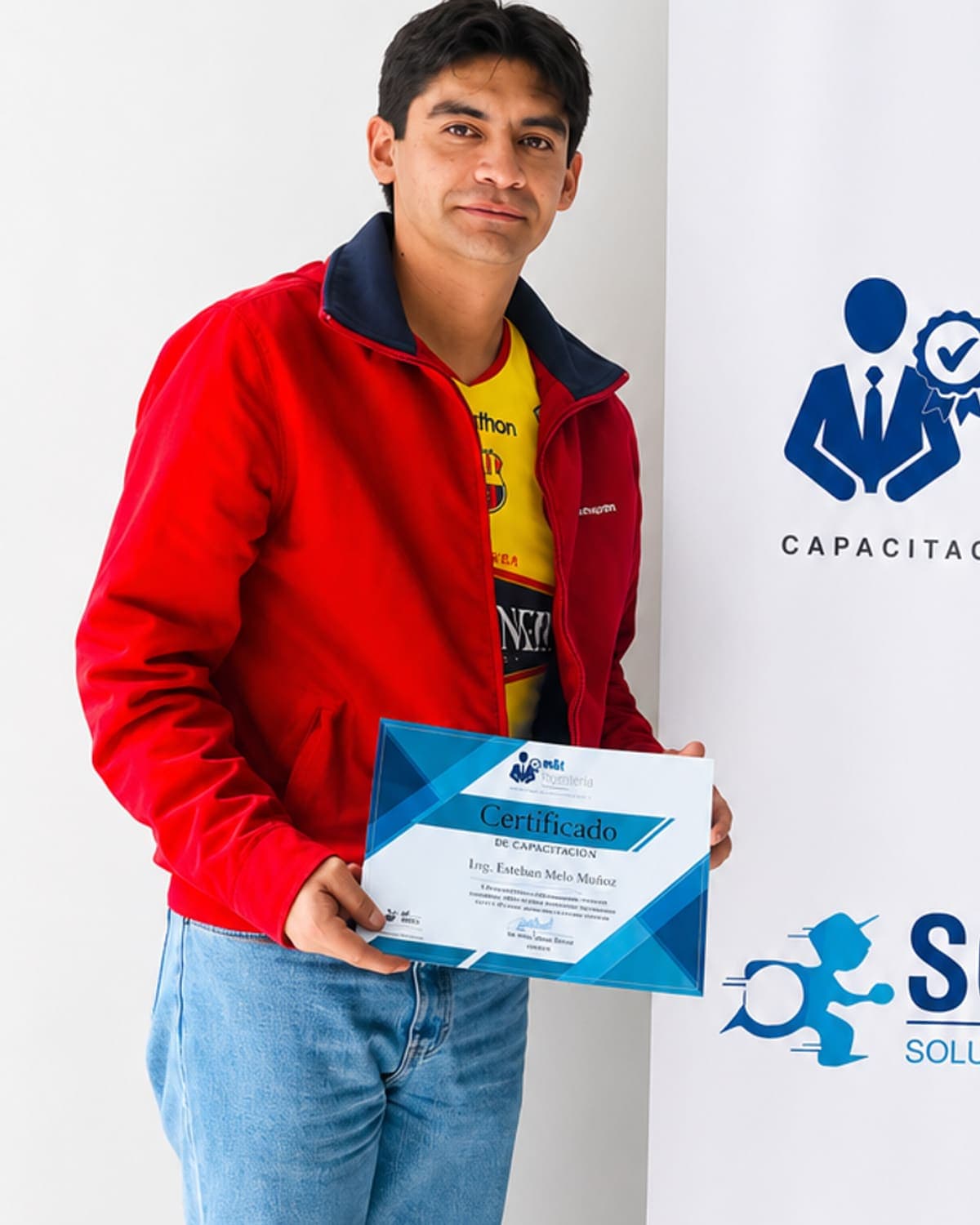 Participante certificado de M&T Ingeniería mostrando su diploma